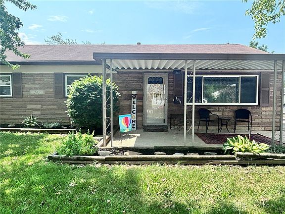 3rd image of 4910 Woodbine Ave