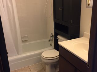 609 E 3rd St APT 12, Lockport, IL 60441