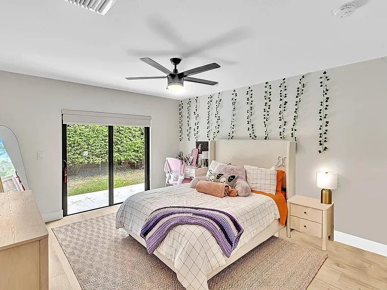 1740 Poinsettia Dr — Photo 48