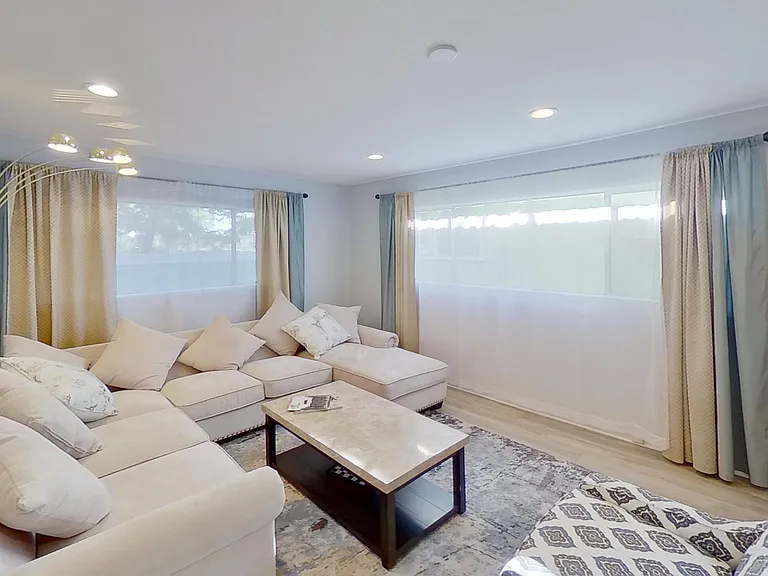 11153 Morrison St — Photo 55