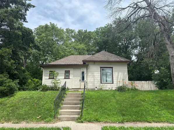 406 N 3rd St, Guthrie Center, IA 50115