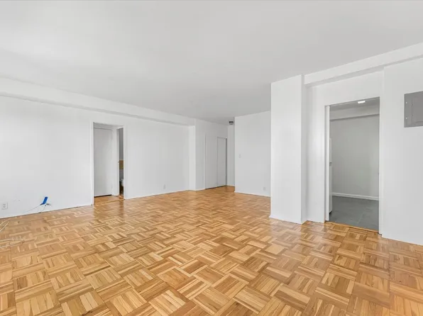 9 Fordham Hill Oval image 4 of 12