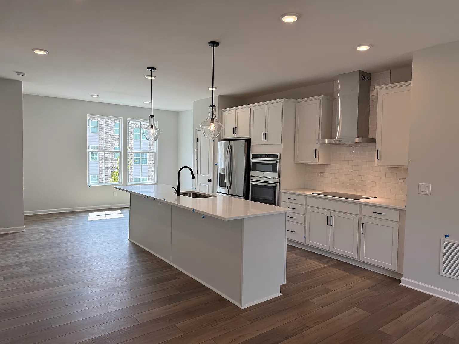 3 bed, 3.5 bath, 2000 sqft, $2,425 — Photo 4