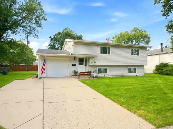 652 Sussex Ln, Crystal Lake, IL 60014