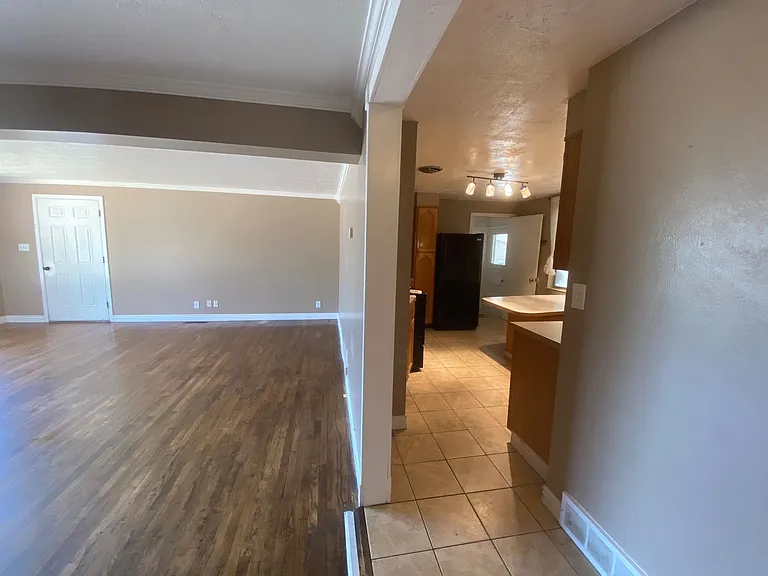 787 Lindsay St — Photo 6