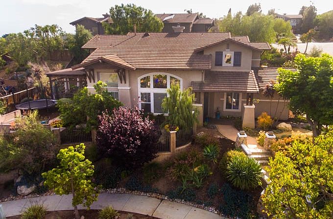 2nd image of 208 Lindsey Ln