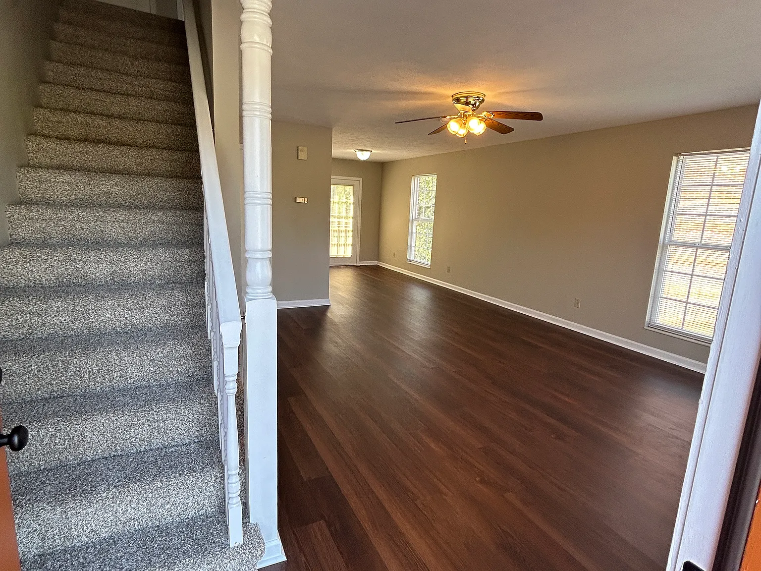 2 bed, 1.5 bath, 1100 sqft, $1,400 — Photo 3