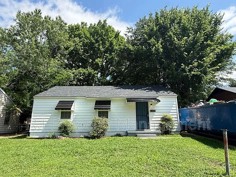 332 Flynn Rd — Photo 1