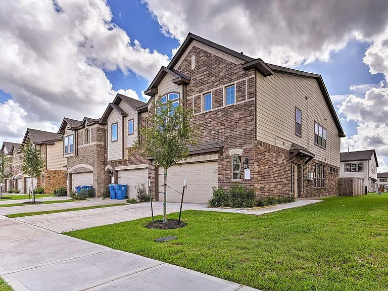 3322 Harvest Meadow Ln — Photo 2