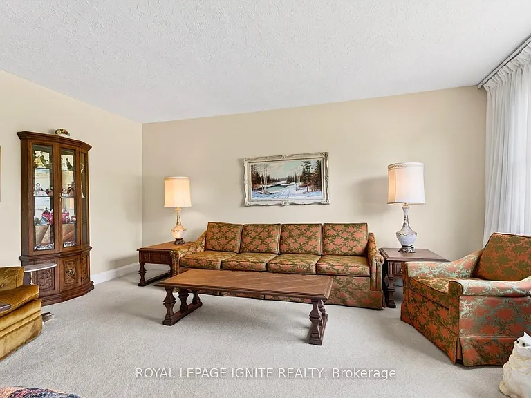820 Simcoe St N #MAIN — Photo 3