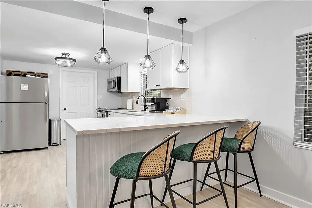 2 bed, 801 sqft, $2,700 — Photo 3