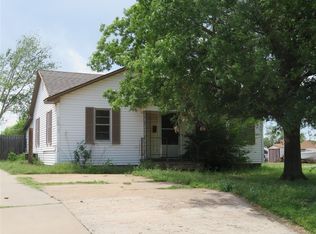 300 S 17th St, Clinton, OK 73601