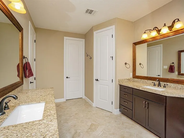 1025 W 21st St #D — Photo 27
