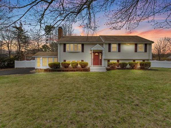 175 Lakeside Dr, Bridgewater, MA 02324