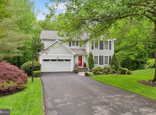 6724 Passageway Pl, Burke, VA 22015