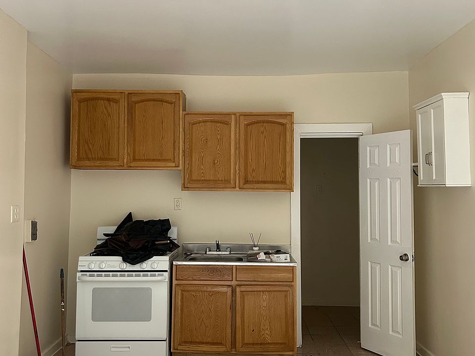 1st image of 2826 Claflin Ave #2