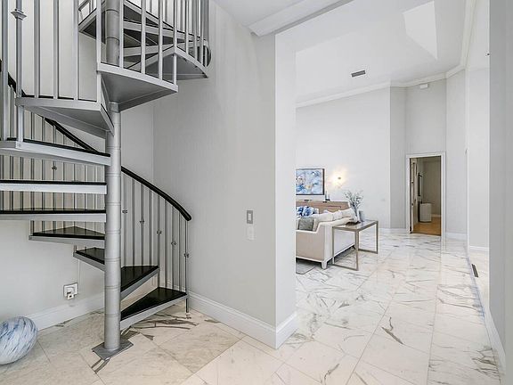 2nd image of 1620 Lands End Rd