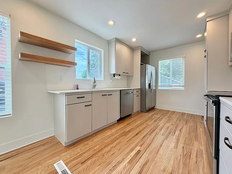 7620 S Jefferson St — Photo 8