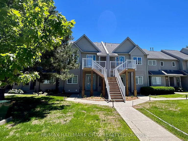 162 Settlers Way #16 — Photo 1
