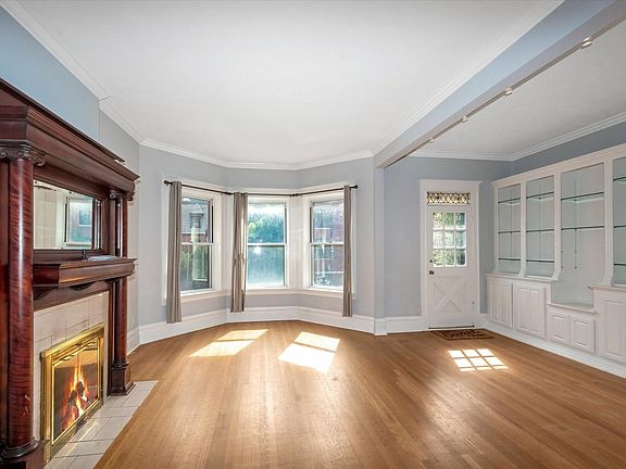 2nd image of 842 W Fullerton Ave #2