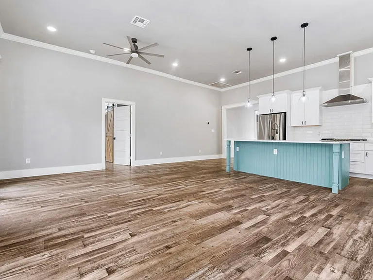 1018 Burnet St — Photo 17