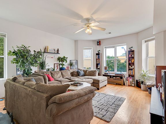 5th image of 1022 N Damen Ave APT 4