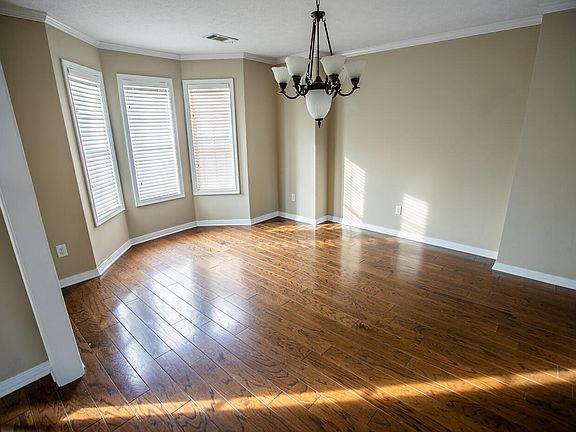 5th image of 194 Hunnington Dr