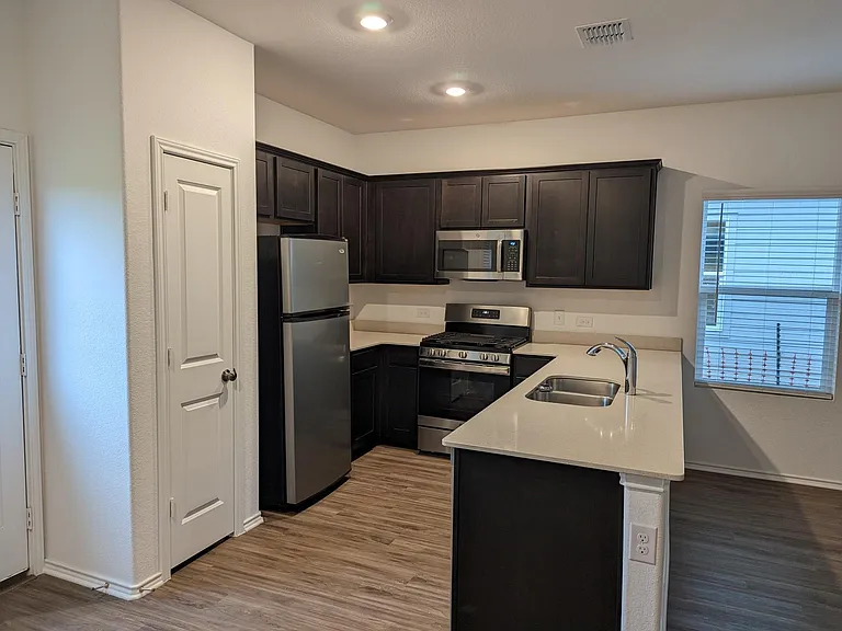 415 Halfmoon Dr — Photo 4