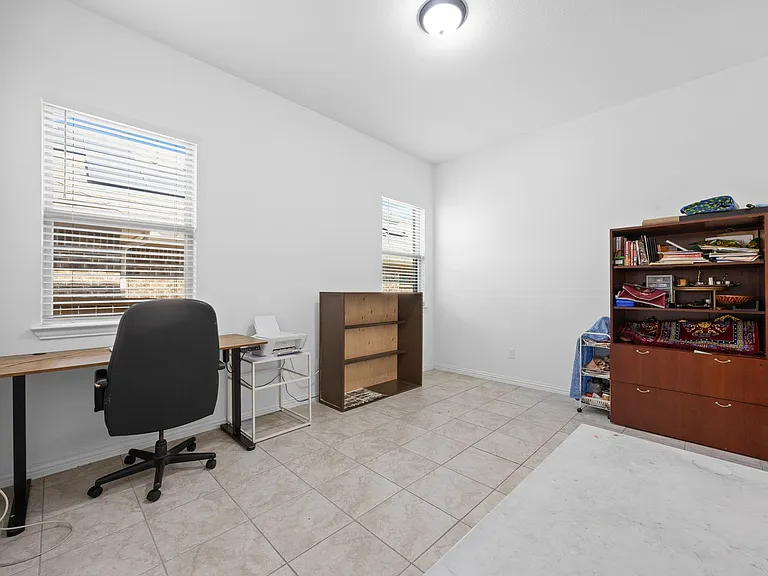 303 Eagle Ford Dr — Photo 22