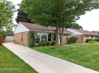 1067 W Grant Dr, Des Plaines, IL