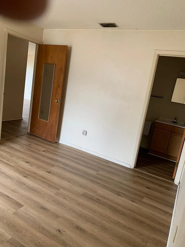 2 bed, 855 sqft, $1,100 — Photo 3