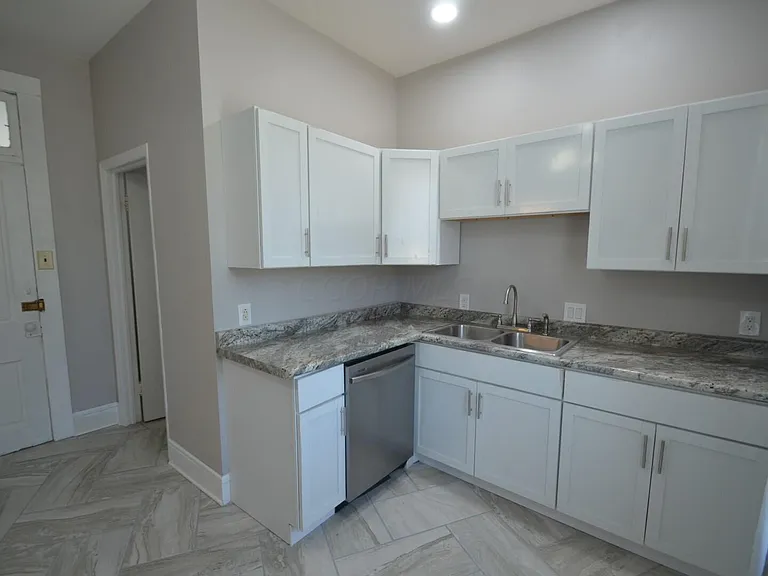 163 W 5th Ave — Photo 8