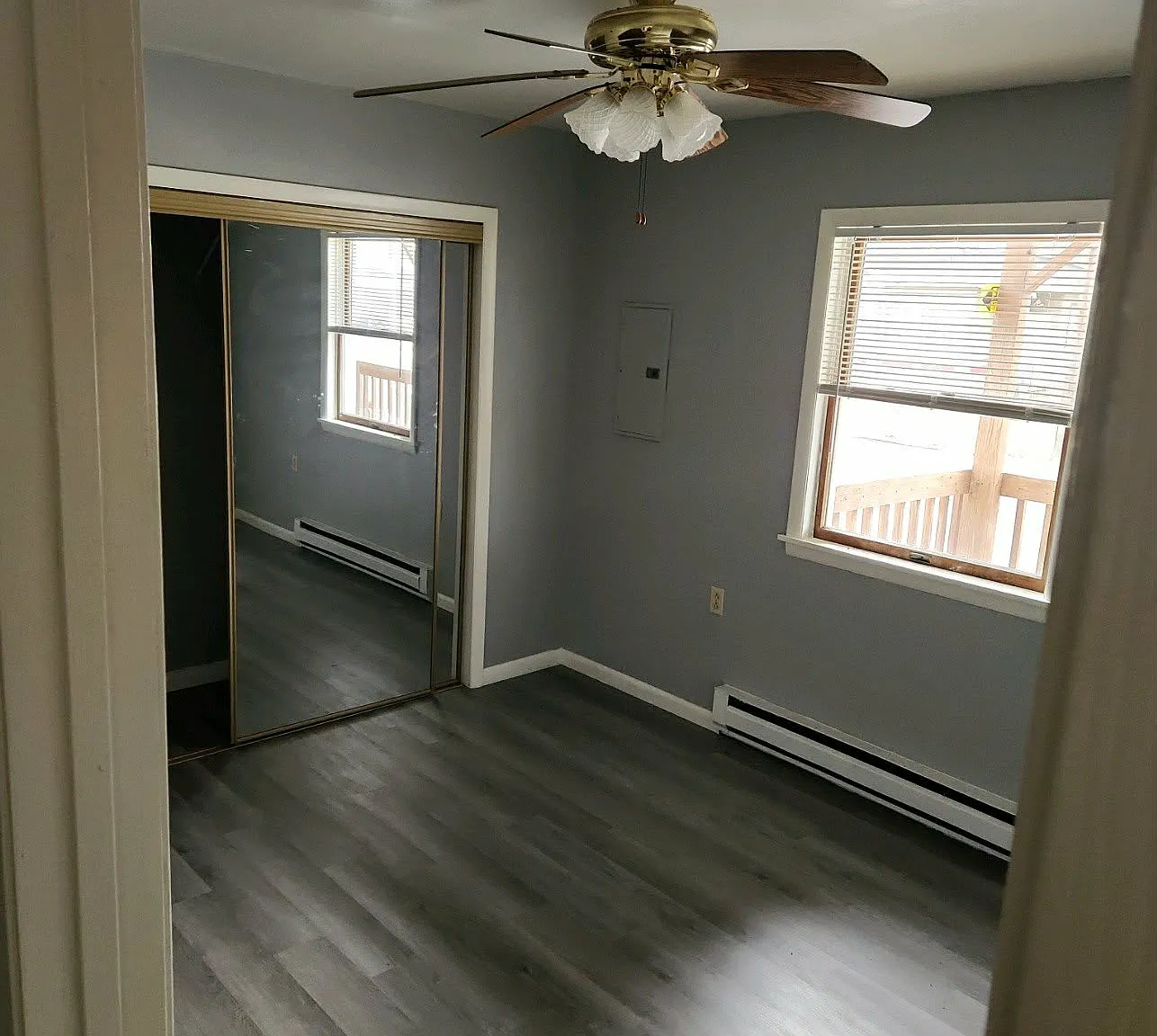 3 bed, 950 sqft, $975 — Photo 1