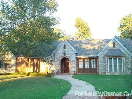 Front of house
						:
						View walking up the front walk from the circle drive.