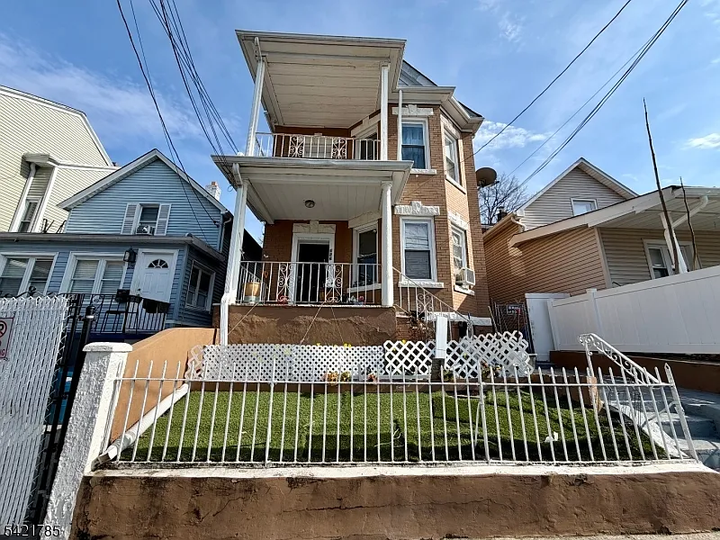 126 Gould Ave photo 1