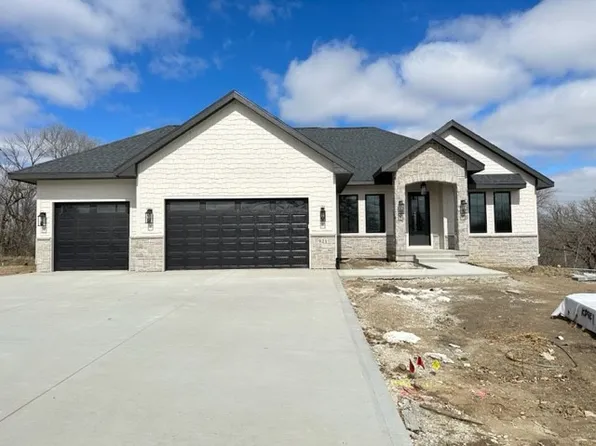 921 Richland Ct, Van Meter, IA 50261
