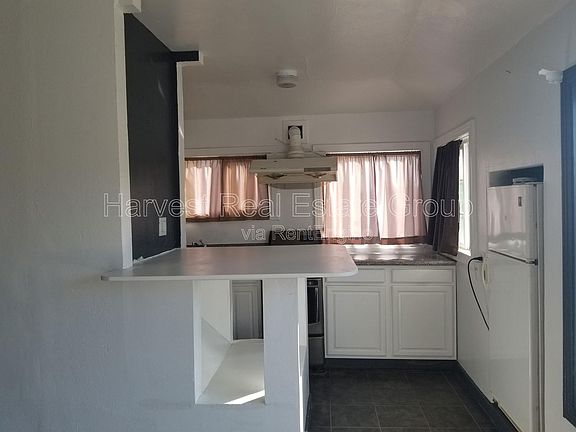 3rd image of 2331 Sacramento St #B