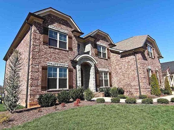 2nd image of 3320 Clovercroft Dr