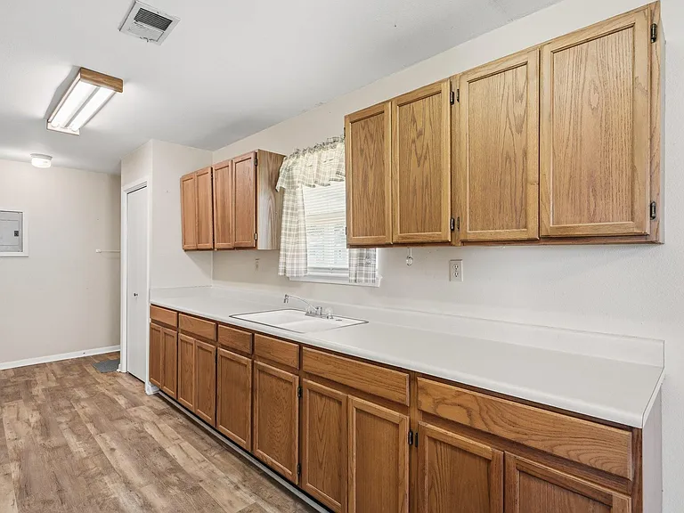 1017 Lions Park Dr — Photo 12