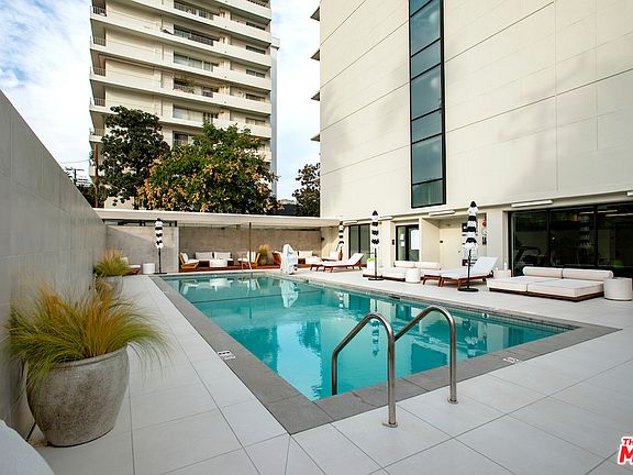 3rd image of 818 N Doheny Dr APT 1201