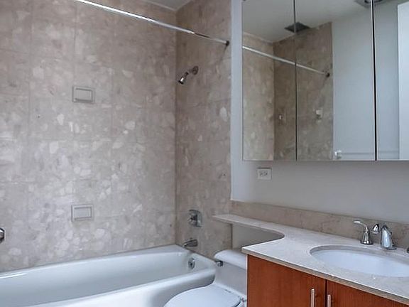 4th image of 360 E 57th St APT 3A