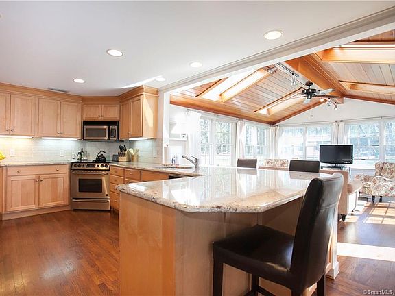 5th image of 51 Clifdon Dr
