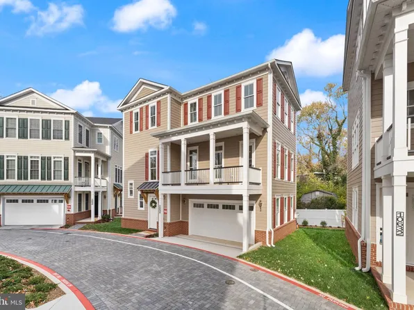 10634 Pocket Pl, Fairfax, VA 22030