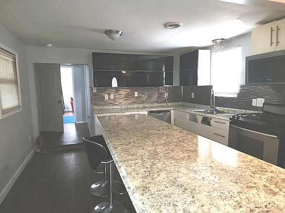 5th image of 2120 Bradley Ave