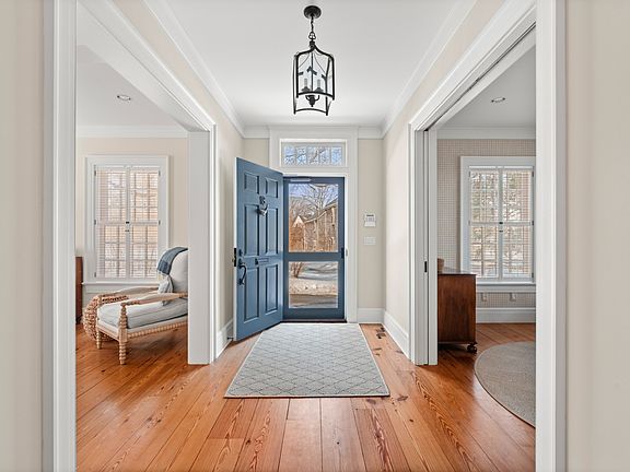 3rd image of 18 Mill St