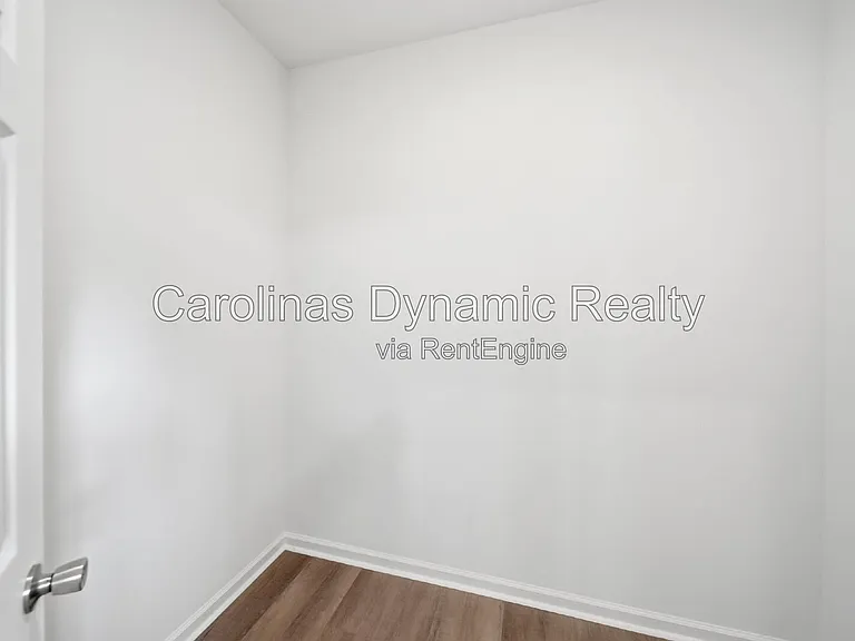 1533 S Battleground Ave — Photo 23