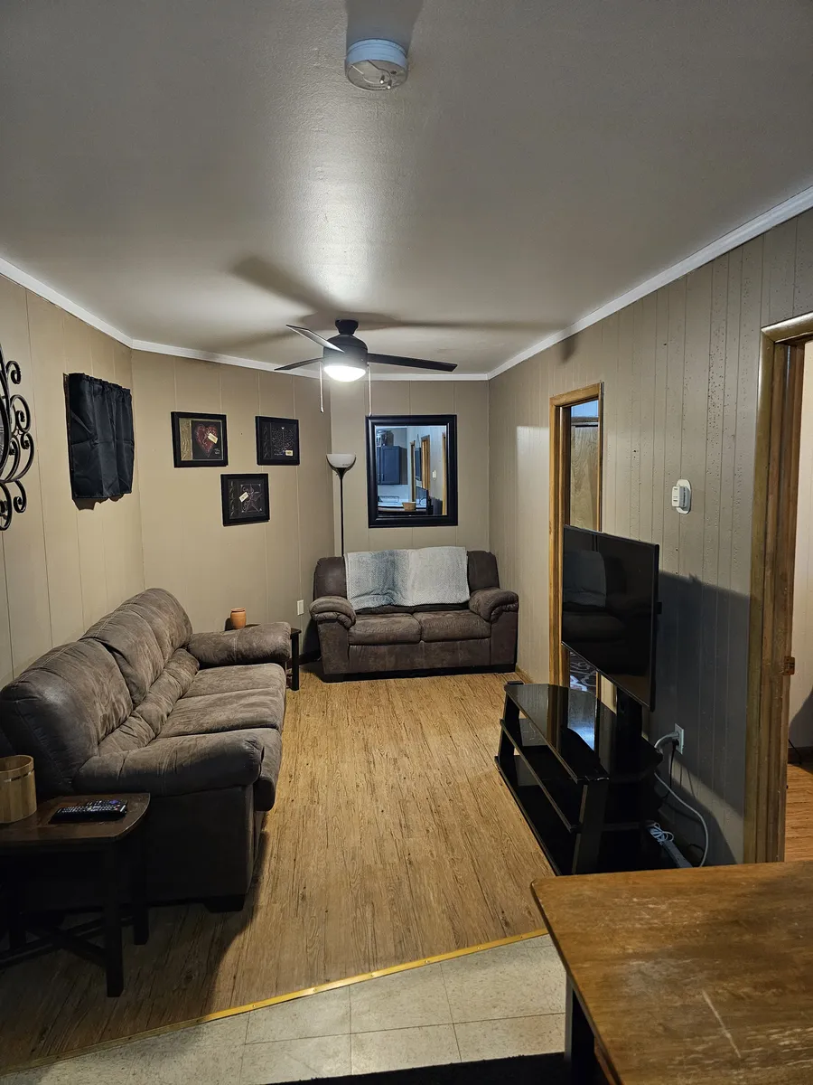 Primary Photo - 118 S Gillette Ave #2
