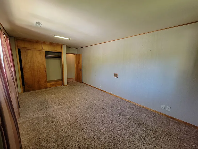 College St 1103 — Photo 38