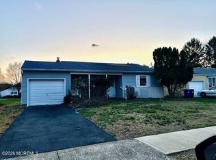 1 Miles Pond Rd, Toms River, NJ 08757