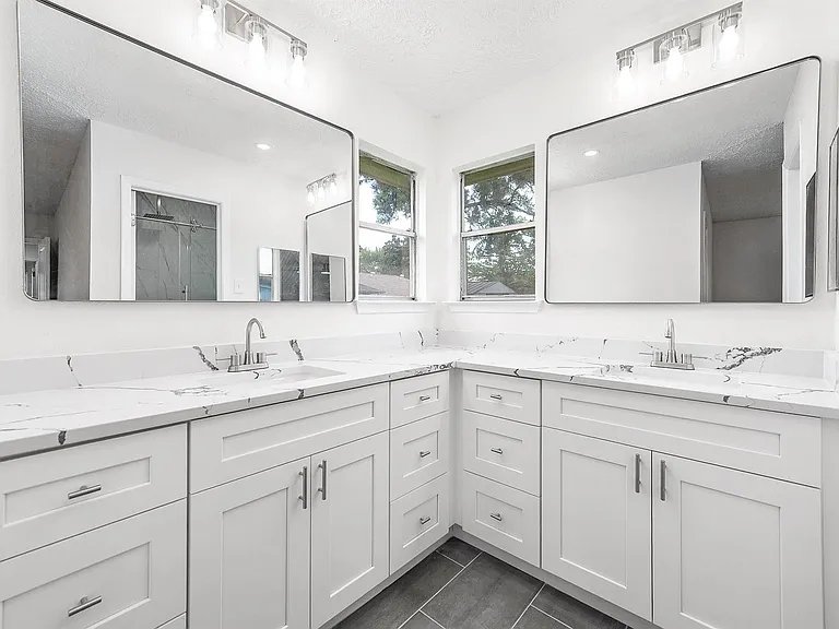 6526 Lynngate Dr — Photo 14